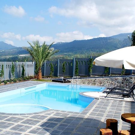 Osmond Villa Resort Lembang Kültér fotó
